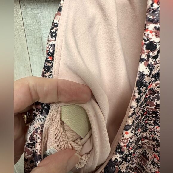 ATHLETA Conscious crop top. Padded. Size M - Picture 7 of 9